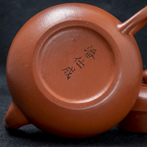 https://www.tea-masters.com/13956-home_default/yixing-modern-zhuni-lixing-teapot.jpg